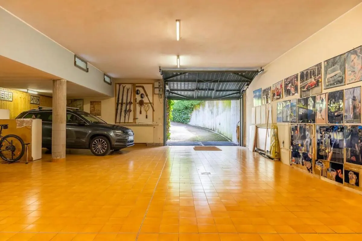 Carate Villa Carate Urio 0*,  Italië
